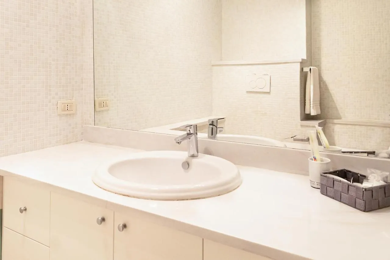 Apartment Charme & Chic San Giacomo Rome