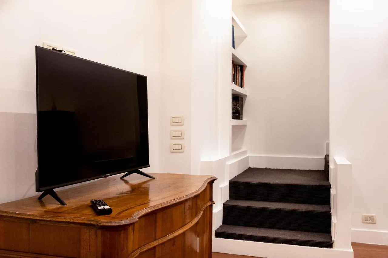 Charme & Chic San Giacomo Rome Apartment
