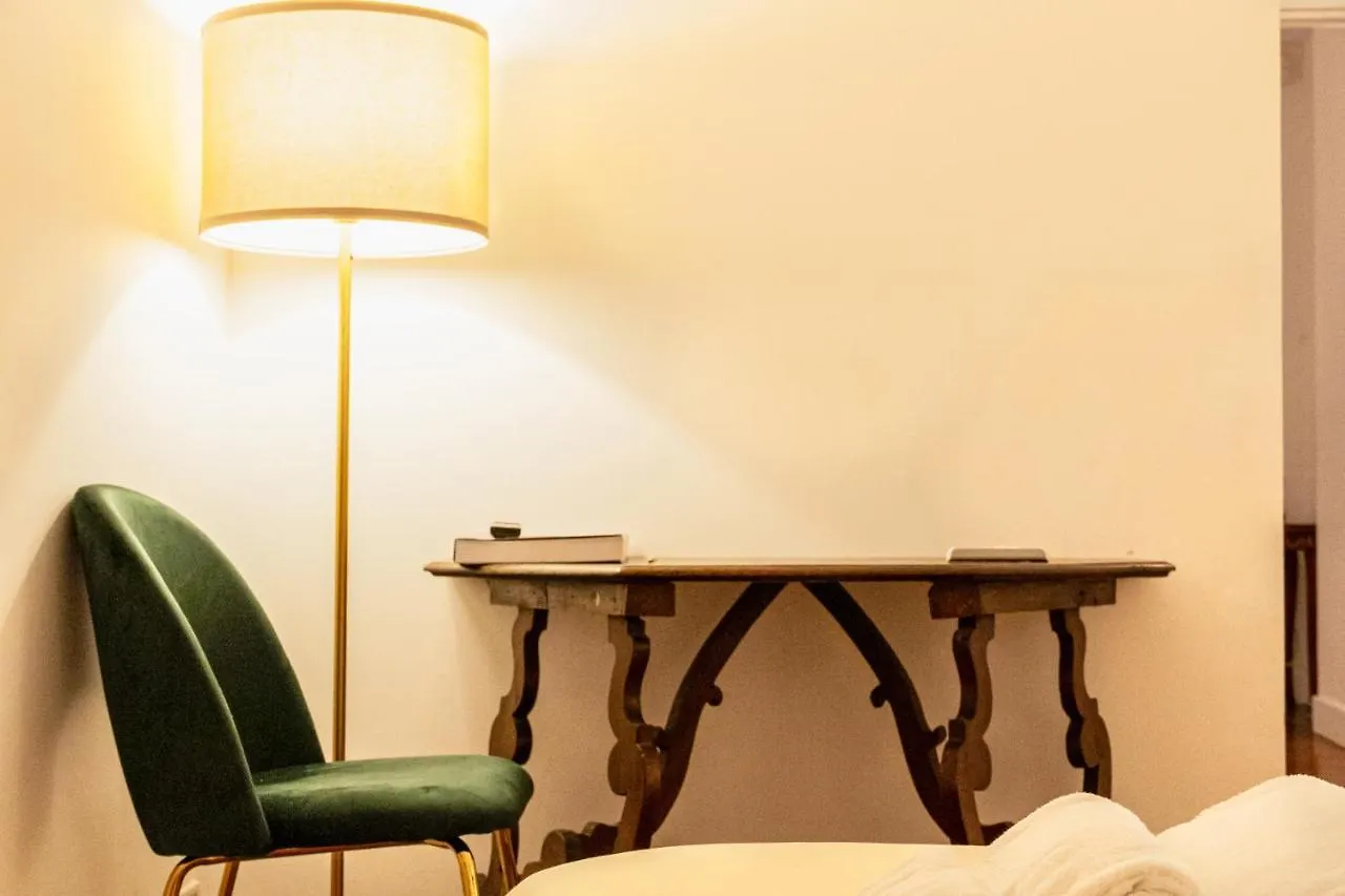 Charme & Chic San Giacomo Rome Apartment